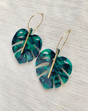 Load image into Gallery viewer, Monstera Earrings, Green
